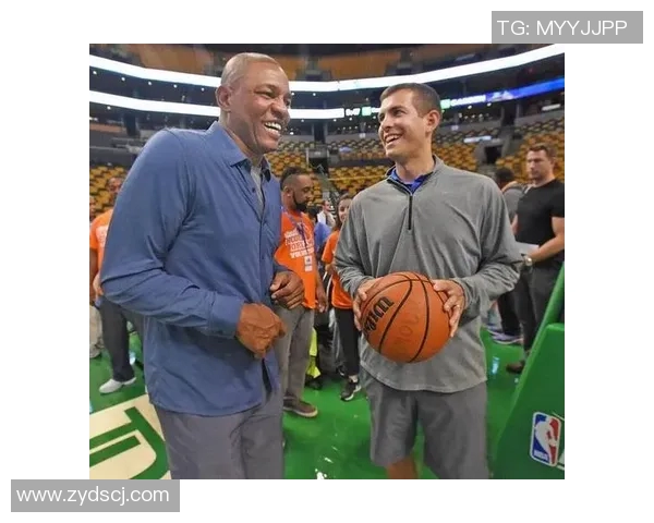 绿军与步行者激战正酣NBA赛季精彩对决引发球迷热议